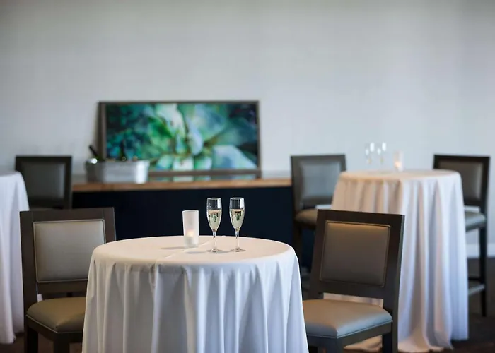 Hilton Garden Airport Hotel 3*