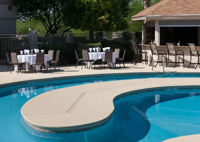 Hilton Garden Airport 3*