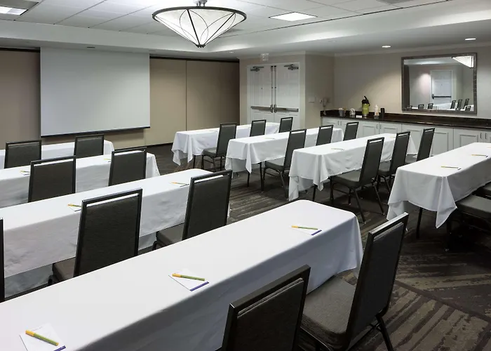 Hotel Hilton Garden Airport