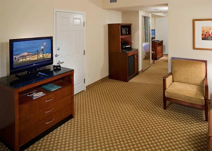 Hilton Garden Airport 3*